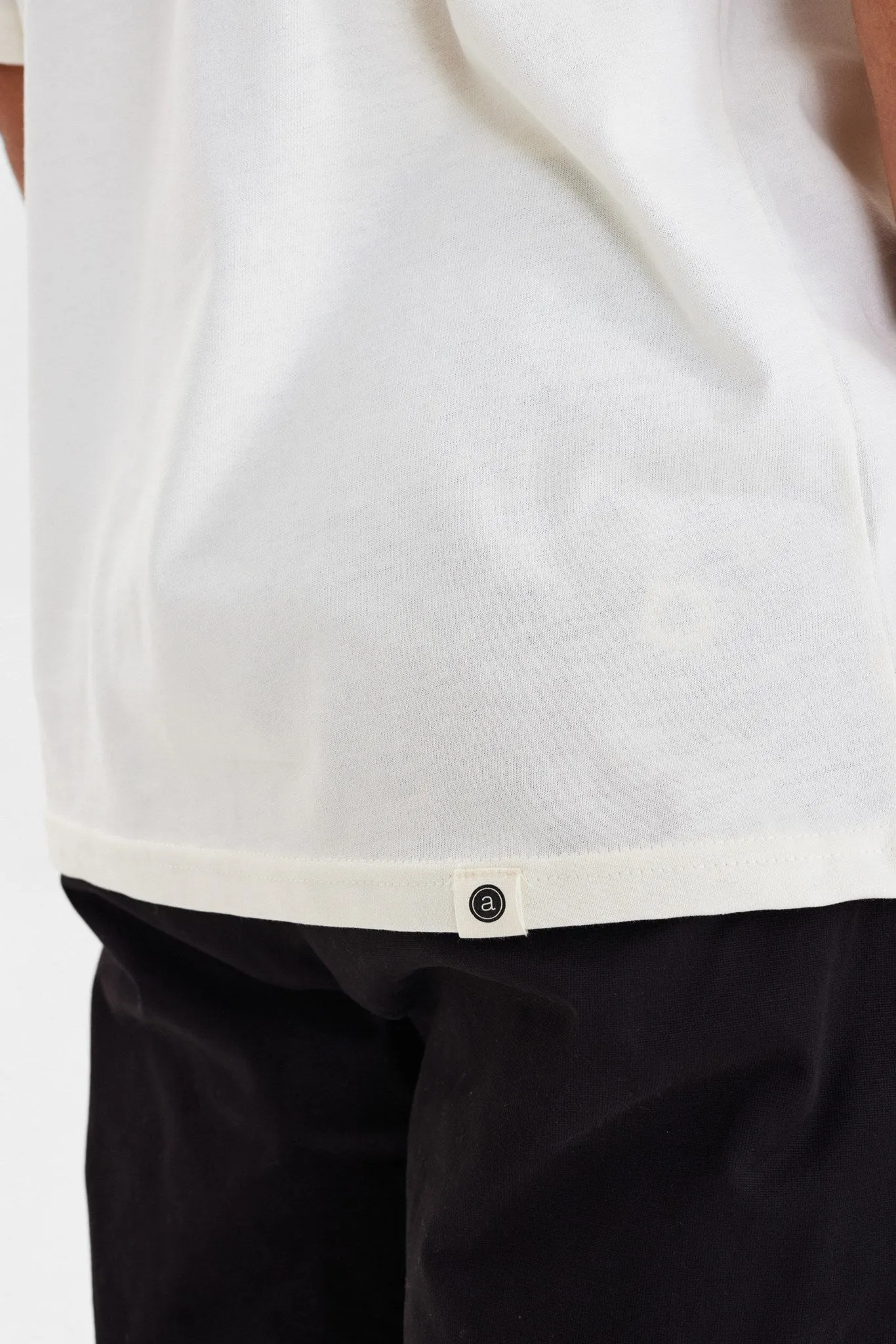 AKHOLGER LOGO BOX TEE - Tofu