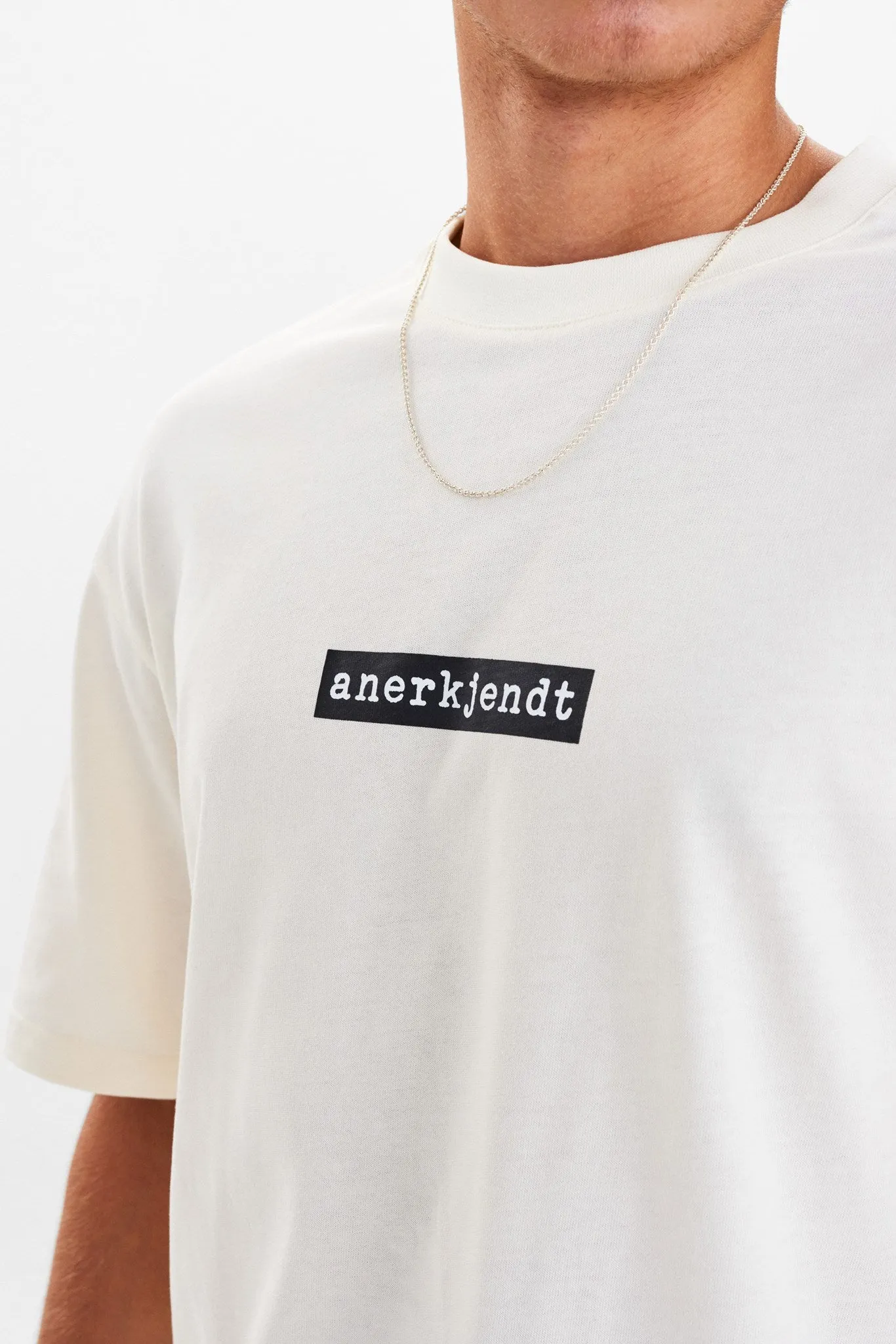 AKHOLGER LOGO BOX TEE - Tofu